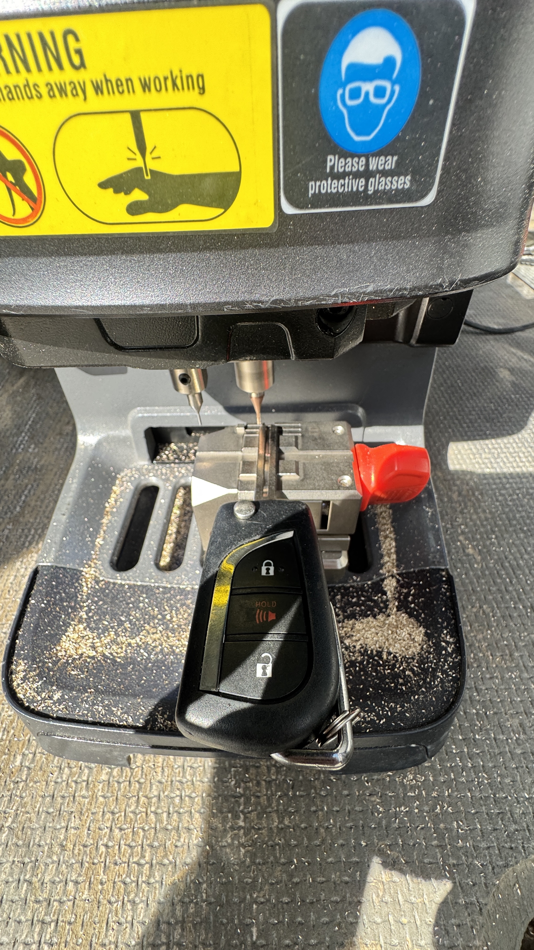 Key cutting machine programming new car key on-site Richmond KY